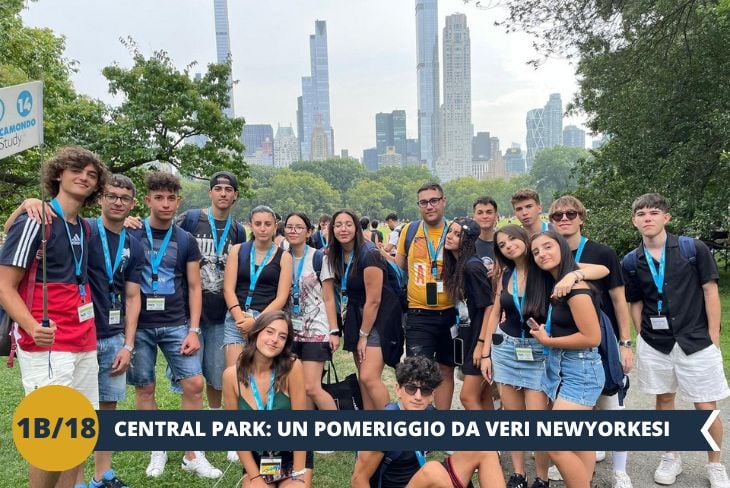 La giornata proseguirà con una passeggiata a Central Park, il grande polmone verde di Manhattan. Percorreremo i suoi sentieri immersi nella natura, tra prati sconfinati, laghetti tranquilli e ponti iconici, scoprendo perché questo luogo è così amato dai newyorkesi. Qui convivono natura e vita cittadina, regalando un’atmosfera unica perfetta per rilassarsi, camminare e ammirare scorci che hanno fatto da sfondo a molti film famosi.