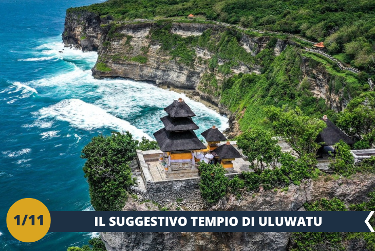 Visita all’Uluwatu Temple, uno dei templi più iconici di Bali, arroccato sul bordo di una scogliera spettacolare a circa 70 metri sopra l'Oceano Indiano. Dal suo anfiteatro si ha la possibilità non solo di assistere a balli tradizionali della cultura balinese, ma anche di ammirare un tramonto mozzafiato. (Escursione di mezza giornata)