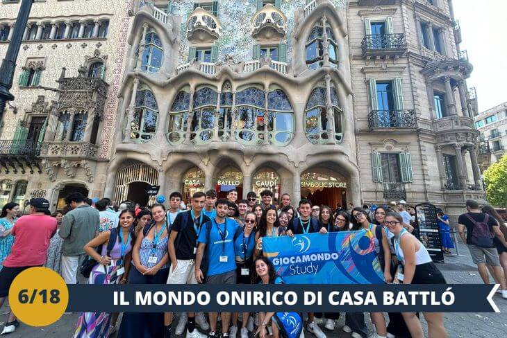 Preparatevi a entrare in un mondo fantastico: CASA BATLLÓ (INGRESSO INCLUSO! Questo straordinario edificio, capolavoro di Antoni Gaudí, vi stupirà con la sua facciata che sembra danzare sotto la luce del sole. Scoprirete questo magico palazzo dove ogni dettaglio racconta una storia: dalle scale che ricordano la spina dorsale di un drago, alle finestre che sembrano maschere veneziane, fino al tetto che ricorda le squame di un gigantesco serpente. Potrete ammirare come la genialità di Gaudí abbia trasformato un semplice palazzo in un'opera d'arte vivente, dove la luce gioca con i colori creando un'atmosfera davvero magica. Un'esperienza indimenticabile nel cuore di Barcellona! (escursione di mezza giornata)