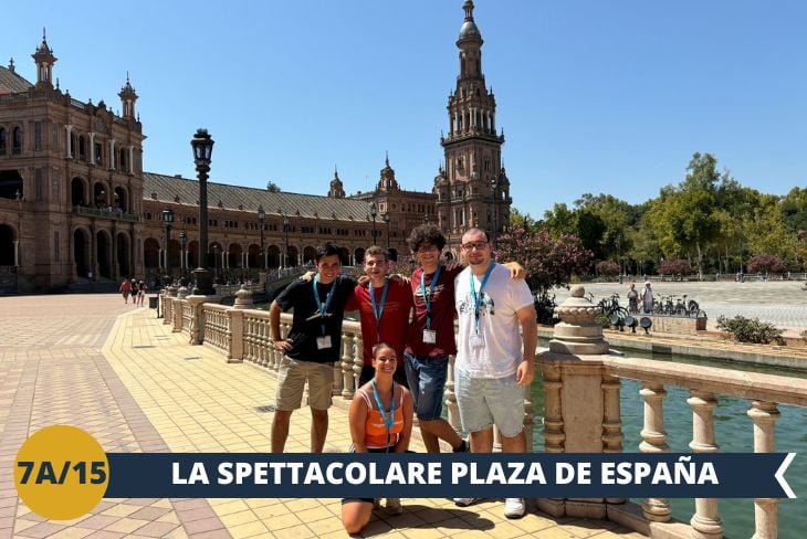 Un'esperienza straordinaria vi attende a Plaza de España, monumentale opera d'arte che ha richiesto 15 anni di meticolosa realizzazione. Incastonata nel verdeggiante Parco di Maria Luisa, questa piazza monumentale vi emozionerà con il suo design ellittico, pensato per rappresentare l'unione simbolica tra la madrepatria e le colonie. Le decorazioni in ceramica e i magnifici mosaici vi racconteranno le peculiarità di ogni territorio spagnolo, mentre al centro dell'emiciclo, l'imponente statua equestre celebra il grande Miguel de Cervantes.