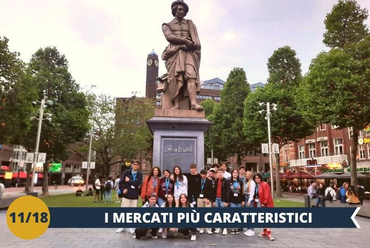 Un affascinante itinerario attraverso i luoghi più vivaci e caratteristici della capitale! Il nostro percorso inizia dalla maestosa Rembrandtplein, una delle piazze più suggestive della città, dove potrete ammirare la storica statua in bronzo del celebre pittore olandese. Vi condurremo poi alla scoperta del pittoresco Bloemenmarkt, l'unico mercato galleggiante di fiori in Europa, dove dal 1862 si possono ammirare incredibili varietà di fiori freschi e le tipiche riproduzioni in legno dipinte a mano. Il tour culminerà nell'intrigante atmosfera del Waterlooplein Flea Market, il più antico mercato delle pulci della città, dove dal 1893 potrete immergervi in un ambiente ricco di storia e fascino vintage. Un'esperienza indimenticabile tra arte, colori e tradizione nel cuore pulsante di Amsterdam! (escursione di mezza giornata)