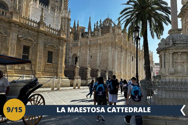 Lasciatevi stupire dalla grandiosa Cattedrale di Santa Maria della Sede di Siviglia (INGRESSO INCLUSO), un colosso dell'architettura gotica che si estende per ben 117 metri, conquistando il primato tra le chiese del suo stile. Durante il tour guidato, scoprirete i segreti di questo straordinario monumento, frutto di cinque secoli di lavoro ininterrotto iniziato nel lontano 1401. Le maestose volte a crociera e il fantastico labirinto di colonne istoriate raccontano l'affascinante evoluzione dell'arte gotica attraverso i secoli. La Giralda, l'iconica torre-minareto di origine moresca, si staglia nel cielo per 104 metri, diventando il punto di riferimento della città. Al suo interno, vi aspetta un percorso tra meraviglie artistiche senza tempo: dalle spettacolari vetrate policrome ai preziosi bronzi del coro, fino alle solenni sepolture dei Re Cattolici e del grande esploratore Cristoforo Colombo. Un'esperienza unica che vi farà rivivere la grandezza della storia sivigliana e dell'arte religiosa spagnola. (Escursione di mezza giornata)