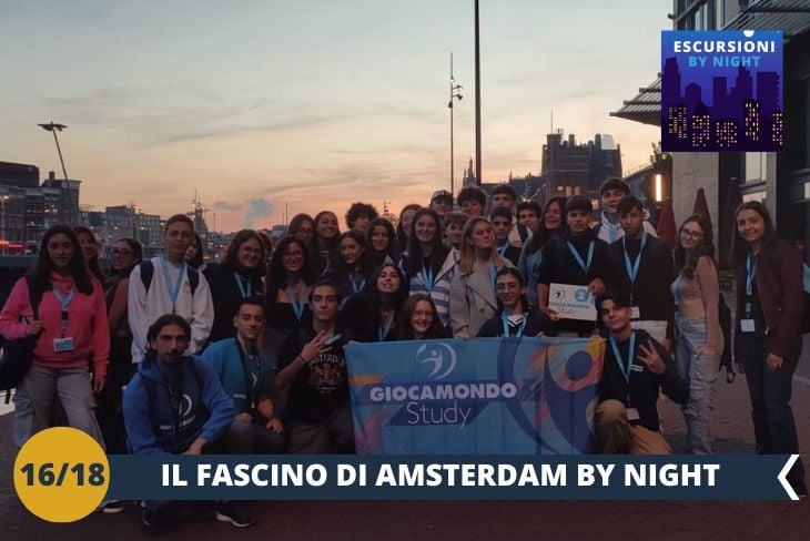 AMSTERDAM by NIGHT: Lasciatevi conquistare dalla magia della capitale olandese dopo il tramonto! Un affascinante walking tour che vi svelerà il volto più suggestivo della città, dove le luci dorate si riflettono sui canali creando un'atmosfera davvero incantata. Un'esperienza unica per scoprire come Amsterdam si trasforma quando cala la sera!