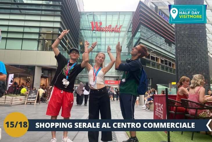 BY NIGHT: Prepariamoci per una serata speciale al Westfield Shopping Centre, uno dei centri commerciali più grandi e moderni di Londra. Ceneremo al sacco circondati da negozi scintillanti, luci urbane e un’atmosfera vivace, perfetta per vivere al meglio il cuore pulsante della città. Una serata all’insegna dello stile, del divertimento e delle scoperte.