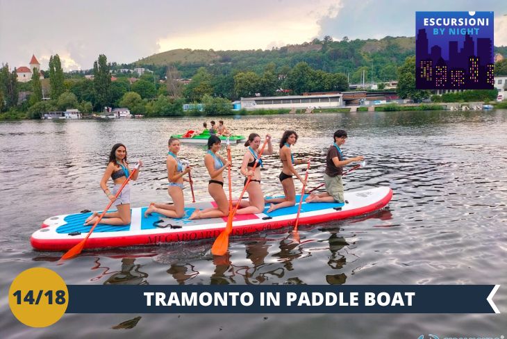 PRAGA BY NIGHT: Preparatevi a vivere la magia di Praga in un modo davvero unico! A bordo dei nostri paddle boat, scivoleremo sulle acque della Moldava mentre il sole dipinge il cielo di colori incredibili. Ammireremo la città che si illumina lentamente, con i suoi monumenti che si riflettono sul fiume creando uno spettacolo indimenticabile. Un modo originale e divertente per concludere la giornata con i vostri amici!