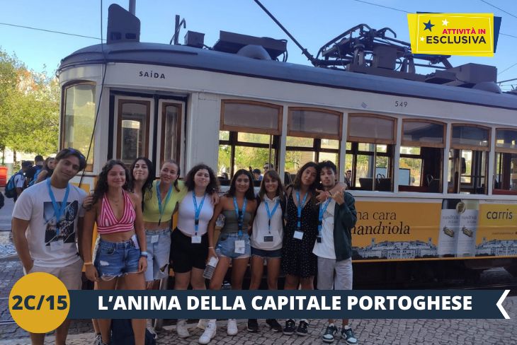 La vostra avventura proseguirà a bordo dell'iconico tram numero 28 (BIGLIETTO INCLUSO), per un'esperienza indimenticabile nel cuore della città. Questo percorso incantato vi mostrerà l'essenza di ogni quartiere: dai vivaci mosaici dell'Alfama alla vita notturna del Bairro Alto. Accompagnati dal caratteristico suono delle rotaie, scoprirete angoli nascosti di una Lisbona autentica e senza tempo, in un viaggio che fonde passato e presente in un'esperienza unica.