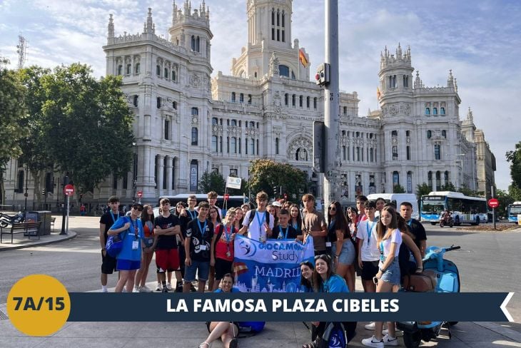 Un indimenticabile walking tour ci porterà alla scoperta di una delle piazze più iconiche e affascinanti di Madrid: Plaza Cibeles. Circondata da alcuni degli edifici più prestigiosi della città, al centro della piazza troneggia la splendida fontana, con la statua marmorea della dea Cibele che guida un carro trainato da leoni, simbolo della piazza. Oltre a essere uno dei luoghi più rappresentativi della capitale, la fontana è da tempo il cuore pulsante delle celebrazioni sportive, dove i tifosi del Real Madrid e gli appassionati di calcio e pallacanestro si ritrovano per festeggiare le vittorie delle loro squadre. Una tappa imperdibile per immergersi nella storia e nella passione di Madrid!