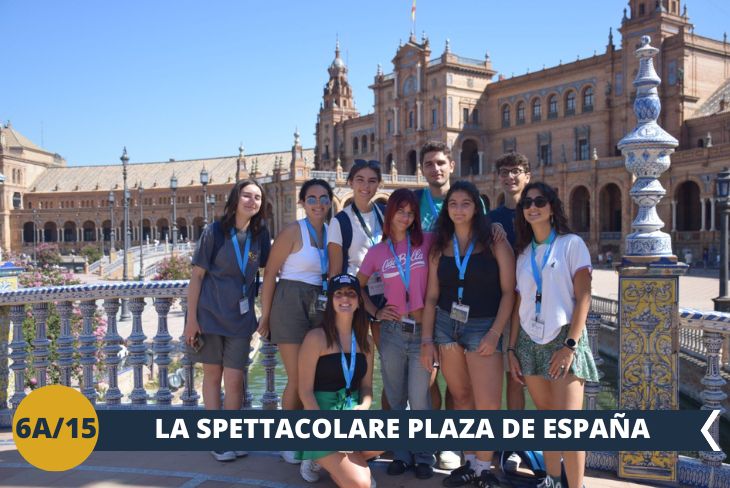 Vi porteremo alla scoperta di Plaza de España, un capolavoro architettonico che richiese ben 15 anni di costruzione e rappresenta uno dei simboli più amati di Siviglia. Questa monumentale piazza vi stupirà con la sua forma ellittica che simboleggia un abbraccio tra la Spagna e le sue antiche colonie. Ogni dettaglio racconta una storia: dalle preziose ceramiche ai mosaici colorati che illustrano paesaggi e prodotti caratteristici di ogni regione. Al centro dell'emiciclo, la maestosa statua equestre di Miguel de Cervantes rende omaggio al genio della letteratura spagnola.